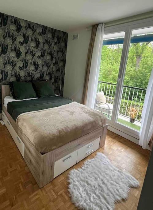 Proche Chateau De Versailles Avec Balcon Vu Sur Une Foret Et Parking Gratuit Pour 5 Personnes Maximum מראה חיצוני תמונה