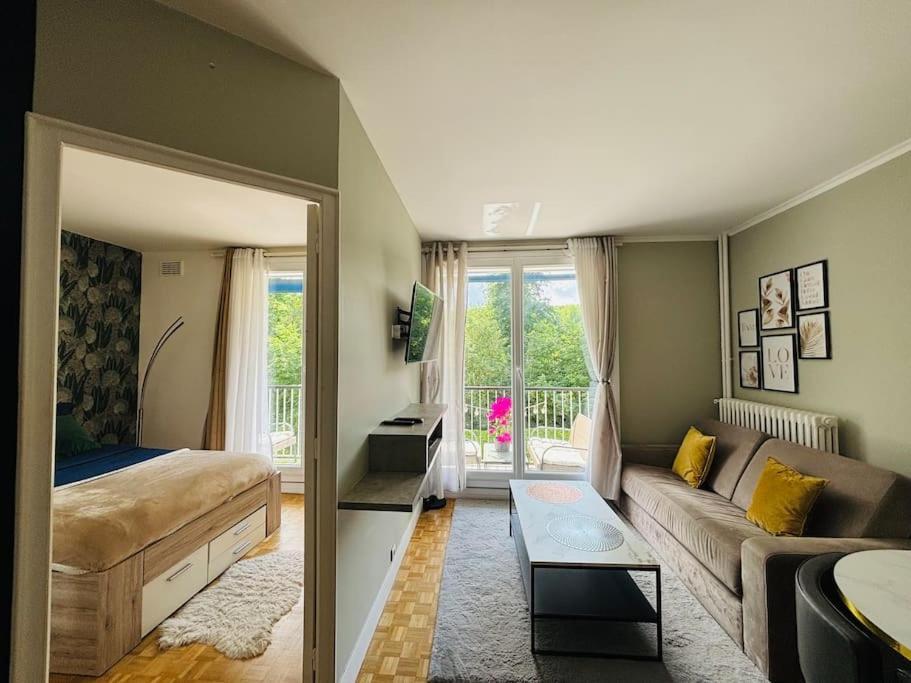 Proche Chateau De Versailles Avec Balcon Vu Sur Une Foret Et Parking Gratuit Pour 5 Personnes Maximum מראה חיצוני תמונה